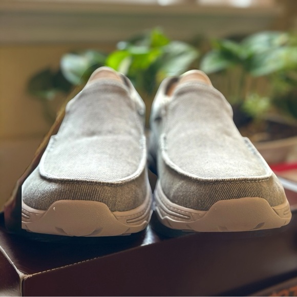 NIB Men’s Sketchers Gray Slip-On Loafers Ultimate Comfort Durable versatile S 13 - Picture 5 of 7